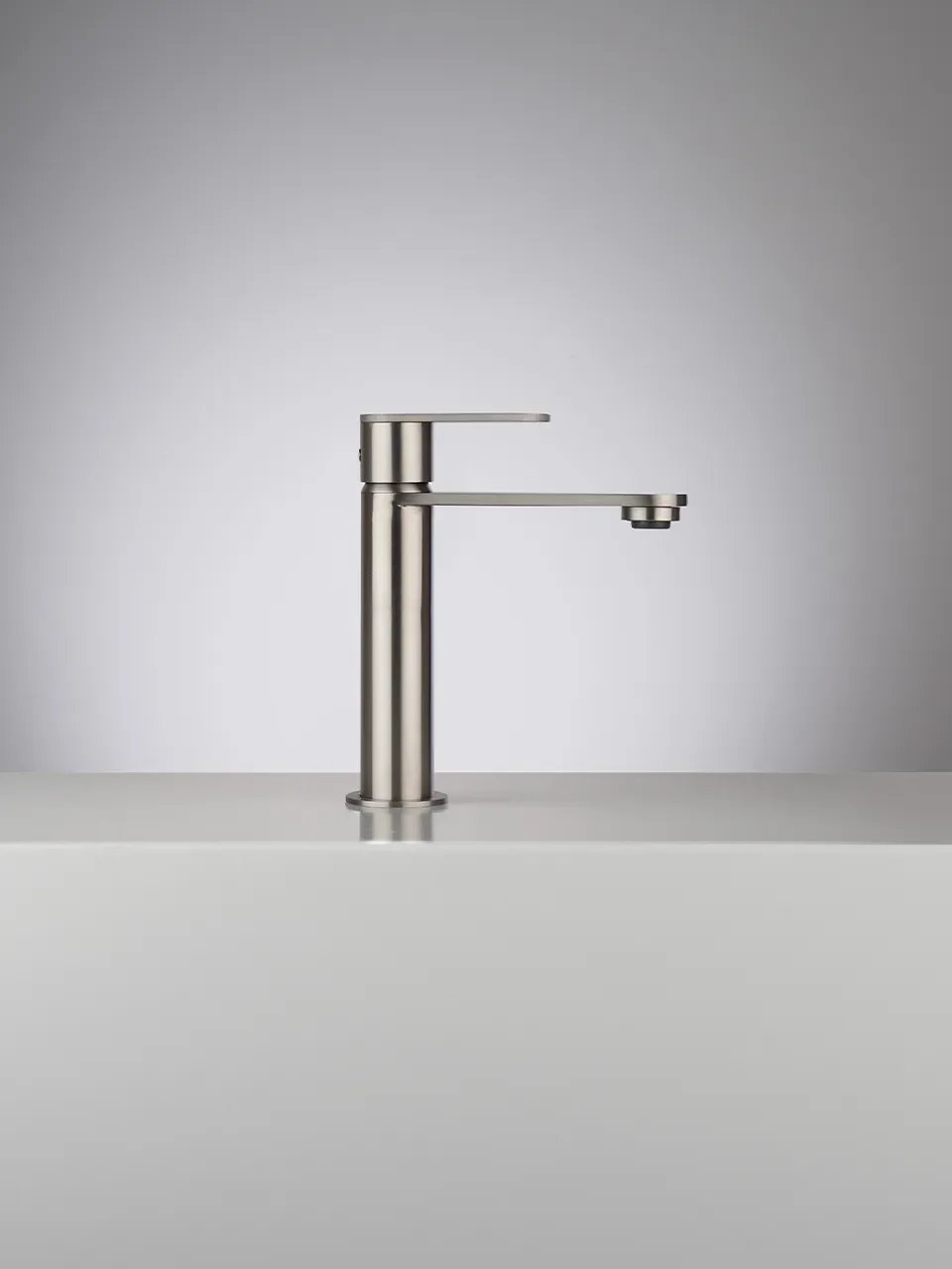 Linea, essential design in 316L stainless steel